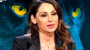 Anna tatangelo (born 9 january 1987) is an italian pop singer and television personality. Anna Tatangelo Tells Of The Painful Separation From Gigi D Alessio My Son Was Crying