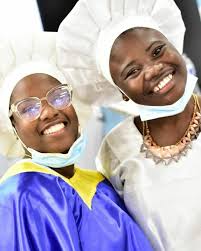 But the people that do know their God shall be strong, and do exploits  🙌🏾🙌🏾🙌🏾🙌🏾. Wahala for who no know their God 😀😀😀😀😀 Happy Sunday  🙏🙏🙏 @kemieyinju _ _ ¶Follow @weintheccc Facebook |