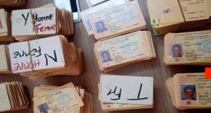 Obligatoires pour s'inscrire sur les listes électorales en vue du scrutin présidentiel de 2020, ces. La Nouvelle Carte Nationale D Identite Et Ses Avantages Presentes Aux Prefets Ivoiriens 7info