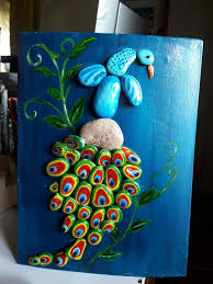 Tavus Kusu Taslari Boyar Ve Tasarim Iyi Olursa Buyuk Zevk Alirsiniz Pebble Art Art Pebbles