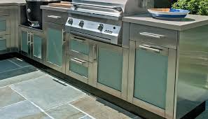 outdoor kitchen cabinetry