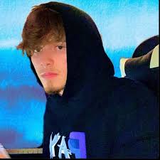 A&R here. Looking for 2-3 producers & artists to work with 👀👀👀