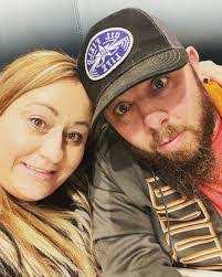 Lori Hills's Instagram, Twitter & Facebook