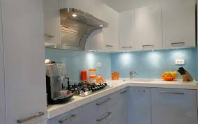 Glass backsplashes are beautiful in a variety of areas around the home. Stylish Glass In Kitchen Decor Archi Living Com