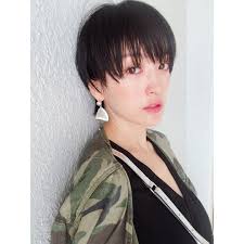 高山都さんはinstagramを利用しています 黒いワンピースに迷彩柄のジャケットもずーーっと好きなワタシの定番スタイル 3年くらい前から着てる florent official ショートカット ショートカット 髪型 ショートヘア