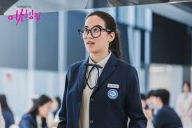 It is one of the numerous adaptations of webtoon into drama in director kim sanghyub working on true beauty previously worked on glamorous temptation, the king in love and extraordinary you and writer. Kpopandkdrama Twitter àªªàª° Character Poster Of Tvn S Upcoming Drama Series Truebeauty Moon Ga Young Cha Eun Woo Hwang In Yeop And Park Yoo Na Https T Co Uivj9cwvyl