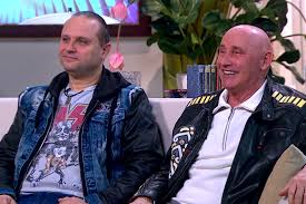 Pataky attila, az edda frontembere elkapta a koronavírust, ráadásul a garázskoncert felvételének idején már beteg volt. Pataky Attila 42 Eves Fia Kikopott Az Apja Nagyon Hasonlitanak Egymasra Hazai Sztar Femina