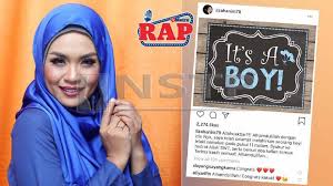 Malezyalı sesi güzel bir şarkıcı. Liza Hanim Timang Anak Lagi