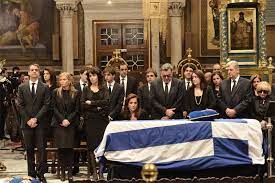 Το τελευταίο αντίο στον κωνσταντίνο μητσοτάκη λένε αυτή την ώρα συγγενείς και φίλοι στη μητρόπολη αθηνών. To Teleytaio Antio Ston Kwnstantino Mhtsotakh Photos Ipop