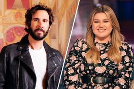Kelly Clarkson and Josh Groban Duet Phantom of the Opera: Watch