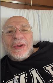 Platinette di nuovo ricoverato, l'ictus e la lunga riabilitazione: il  calvario di Mauro Coruzzi