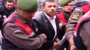 Karagümrük çetesi olarak bilinen organize suç örgütü lideri nuri ergin'in oğlu fatih'te gözaltına alındı. Istanbul Da Liderligini Nuris Lakapli Nuri Ergin In Yaptigi Karagumruk Cetesine Yonelik Operasyon Duzenlendi Istanbul Organize Suclarla Mucadele Sube Mudurlugunce Yapilan Baskinlarda Aralarinda Cezaevinde Bulunan Cete Liderinin Oglu Il