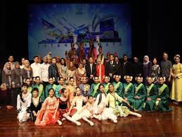 Download lagu ella istana cint mp3 gratis dalam format mp3 dan mp4. 37 Syarikat Belum Lunas Hutang Penajaan Istana Budaya Sejak 2010