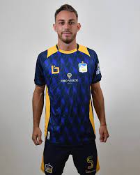 DIRECT FÚTBOL | Nahuel Gallardo🇦🇷⚽️ ya luce los colores de #Delfín 🐬, su  nuevo club. El hijo del Muñeco👨🏻‍🏫⚪️🔴 llega a Ecuador🇪🇨 tras su paso  por... | Instagram
