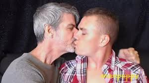 Gay Twink and Daddy Kissing 1 - Leo Blue - Richard Lennox - Manpuppy