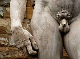 Il y a ceux qui pianotent frénétiquement sur leur smartphone à l'entrée, à la recherche du sésame qui leur permettra d'obtenir une table. Un Penis Trop Petit Au Repos Femme Actuelle Le Mag