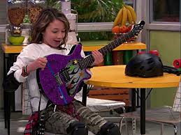 Austin & ally is a teen sitcom about the relationship between two musicians — an extroverted singer and an introverted songwriter. Austin Ally Grand Openings Great Expectations Tv Episode 2015 Imdb