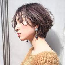 ショートにしたのはいいけど カットしただけじゃなんだか物足りない そんなときは毛先にパーマをかけるのがおすすめ 毛先にパーマ をかけるだけで 全体に動きが出てふんわり仕上がります 今回はパーマの種類別におすすめヘアスタイルを紹介 参考にして毛先パーマを