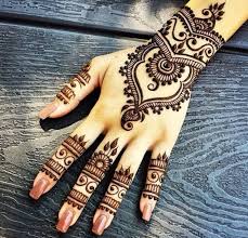 Coming from a south asian tradition, henna uses a paste made from the powdered leaves of the henna plant to create a temporary tattoo. 33 Great Style Henna Tattoo Selber Machen Mit Eyeliner