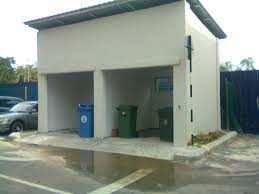 Sebanyak 10 tan sampah yang 'terperap' di rumah dua tingkat milik seorang warga emas sejak tujuh tahun lalu dikeluarkan dengan bantuan persatuan pengguna. Rumah Sampah In English