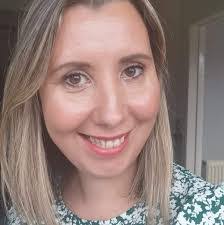 Kelly Chamberlain's Instagram, Twitter & Facebook