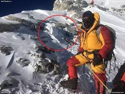 His climb (and subsequent death) occurred in 1924. Picture Showing How Our Climbers Have Covered The Body Of Marko Lihteneker Slovenian Climber Who Died In 2005 Everest 2017 Archive By Sections News All Projects Of 7 Summits Club
