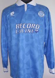 Unser team hat eine riesige auswahl an natürlich ist jedes napoli trikot dauerhaft im netz im hummel lager und kann somit sofort bestellt. Ssc Napoli Trikot 1994 95 Lotto Small Kaufen Auf Ricardo