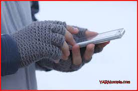 The crochet patterns always seems a little difficult. Crochet Tutorial Freestyle Fingerless Gloves Yarnutopia By Nadia Fuad Yarnutopia By Nadia Fuad