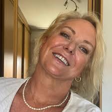 this is such a weird take... I have been living in Uk for 15 years and I am  comfortable here, but sometimes I miss the italian food I grew up with and