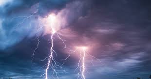 Bliksem een onweersbui heeft een positieve en een negatieve lading. Zo Weet Jij Wanneer Het Onweer Bij Jou Losbarst Deze 4 Apps Waarschuwen Je Voor Bliksem Regen En Hagel Zeeuws Nieuws Pzc Nl