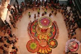 Hari deepavali merupakan perayaan yang disambut oleh semua penganut yang beragama hindu di seluruh dunia dan merupakan hari cuti di malaysia. Perayaan Deepavali Antara News Bali