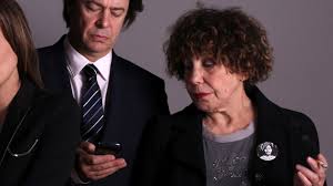 After 30 years in politics, he feels totally empty and devoid of ideas. Call My Agent Franzosische Erfolgserie Mit Charme Horzu