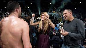 De zakenman heeft zich intussen verontschuldigd. Badr Hari Wint Eerste Wedstrijd In Zagreb Het Parool