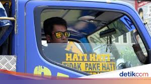 Setiap traveler layak untuk melakukan perjalanan dengan mudah. Dilema Sopir Truk Pilih Pantura Atau Tol Trans Jawa
