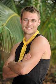 A war photographer returns home to montréal to discover that his two partners have left him to be together. Eb On Twitter L Equipe Jaune 5 Jours Et Toujours Pas Signe De Cabane Sur L Ile Freddy 30 Minutes Et Construction D Un Complexe Hotelier Kohlanta Https T Co Wsyt3r6w7d