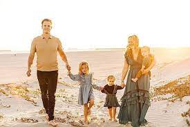 Jen S Beachside Family Photo Shoot In Seal Beach Ca Something Turquoise Family Photoshoot Family Photos Seal Beach