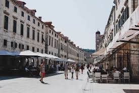 Dubrovnik is an old city on the adriatic sea coast in the extreme south of croatia. Dubrovnik Nach Dem Krieg Wunden Heilen Nach Vorne Gucken