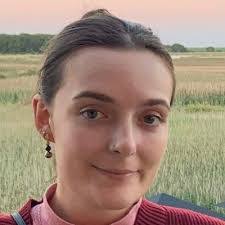 Hannah Bloomfield's Instagram, Twitter & Facebook