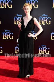 After making her feature film debut in a few best men (2011), she appeared in the great gatsby (2013). Elizabeth Debicki Schwarzes Tiefes V Ansatz Abend Abschlussball Kleid Disney Das Bfg Premiere Thecelebritydresses