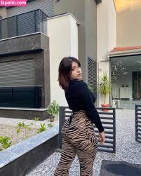 Experience Melekwhoo's seductive nude images today