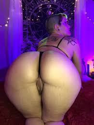 Sexy Miss Goth Booty poses in her hot lingerie 15 photos