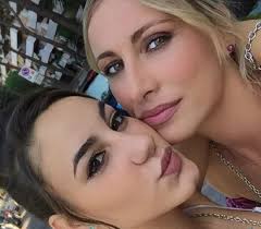 I fan di amici ricorderanno maria zaffino, la bionda ballerina professionista che illustrava le maria zaffino è stata una delle ballerine più amate di amici: Ricordate Maria Zaffino Era La Ballerina Bionda Di Amici Dopo Diversi Anni Passati Nella Scuola Di Maria De Filippi Ha Deciso Di Andare Via Ed E Scomparsa Nel Nulla Ecco Come La