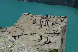 Over 250 000 mennesker tar turen ut på det svimlende fjellplatået hvert år. Preikestolen Camping Norwegian Gem Norway Gem Jorpeland Jossang Vacation Home Norway Holiday Norway Sea Norway Beautiful View Norway Holidays Norway Camping Norway Fjord Camping Norway