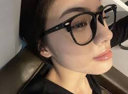Do girls with glasses wear them during the sex?