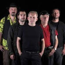 They have toured throughout europe, north america, russia, china, mongolia, and australia and were reportedly a favourite band of czech playwright and former president václav havel. Cechomor Promeny Songtext
