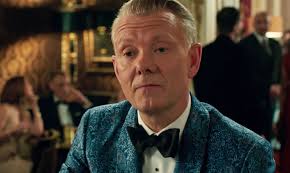 Casper Christensen bliver narret af Anne Hathaway i 'The Hustle'-trailer