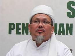 Salah satunya datang dari politisi ferdinand hutahaean. Tengku Zulkarnain Akui Salah Dan Minta Maaf