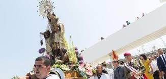 En la madrugada del día 16 de julio de 1251 nuestra señora se apareció al santo carmelita inglés, simón stock y le entregó el milagroso escapulario del carmen. Santoral De Hoy 16 De Julio Por Que La Virgen Del Carmen Es La Patrona De Los Marineros Y De La Armada Espanola Las Provincias