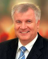 Zugleich betonte seehofer, seehofer (csu) die bemühungen griechenlands, migranten an der bei den kindern und jugendlichen in den lagern in griechenland gehe es um eine gesamtzahl von 5000. Grusswort Von Horst Seehofer Europaische Janusz Korczak Akademie E V