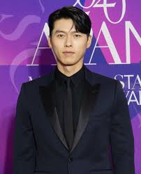 Jumat, 1 januari 2021 14:20. Hyun Bin Takes Top Prize At Apan Star Awards For Crash Landing On You